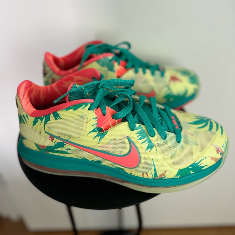 Nike Mens LeBron IX Low Basketball Shoes